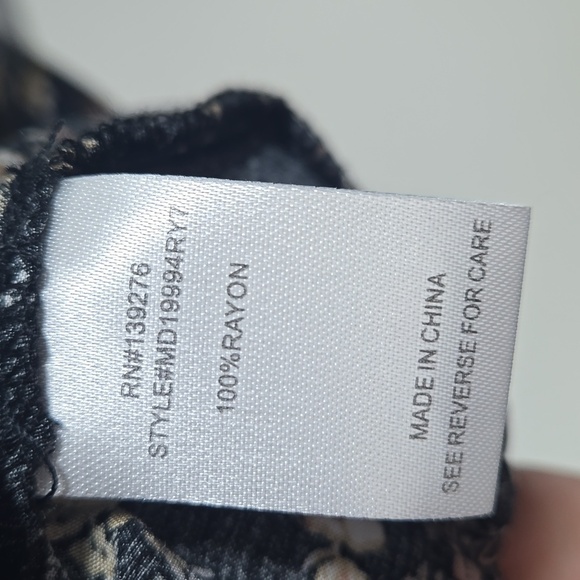My Danielle Black Floral Top NWT - Picture 8 of 8
